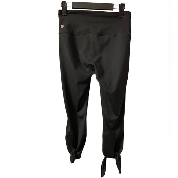 ZELLA TIE BACK CROPPED LEGGINGS - Picture 3 of 5